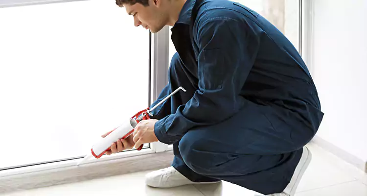 Window Glass Caulk Repair in Panama City, FL